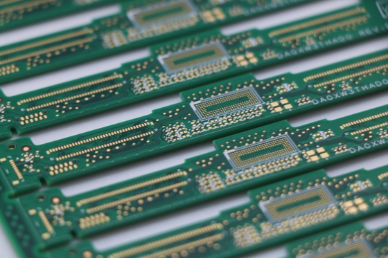 Un bon prix. 4L FR4 Panneaux de circuits imprimés en cuivre lourd Verts Soldermask Blanc Assemblage de circuits imprimés en sérigraphie en ligne