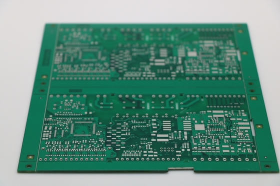 Un bon prix. FR4 Panneaux de circuits imprimés multicouches Verts Soldermask Blanc sérigraphique Service d'assemblage de PCB en ligne