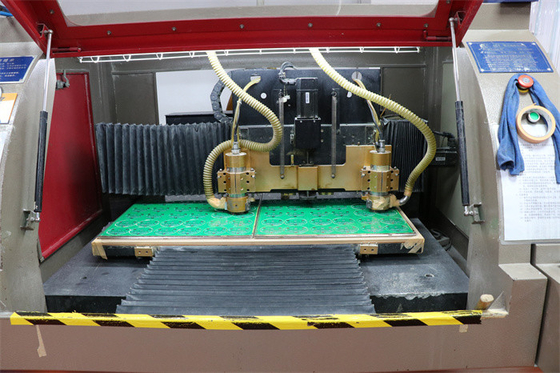 Un bon prix. Panneau multicouche en aluminium de la carte PCB FR4 fabriquant Gleen Soldermask en ligne